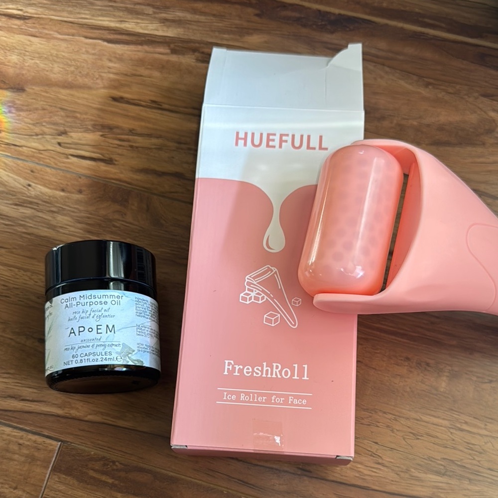 Huefull FreshRoll Ice Roller for Face in Pink & Facial Oil